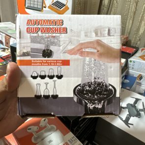 لیوان شور یک محصول خلاقانه و کاربردی است که به شما امکان می‌دهد از طعم و عطر اسانس‌ها و عصاره‌های گیاهی لذت ببرید. با استفاده از لیوان شور، می‌توانید به راحتی اسانس‌ها یا عصاره‌های مورد علاقه‌تان را به آب اضافه کرده و نوشیدنی‌های خاص و دلپذیری برای خودتان آماده کنید. این محصول ایده‌آل برای لذت بردن از یک نوشیدنی دلچسب در هر زمان و مکانی است. همچنین، لیوان شور با طراحی زیبا و جذاب خود، یک هدیه فوق العاده و منحصر به فرد برای علاقمندان به آرامش و لذت است. از طرفی، این محصول با توجه به امکاناتش، یک انتخاب عالی برای افرادی است که به دنبال تجربه‌ی لذت‌بخش و متفاوتی در مصرف نوشیدنی‌ها هستند.